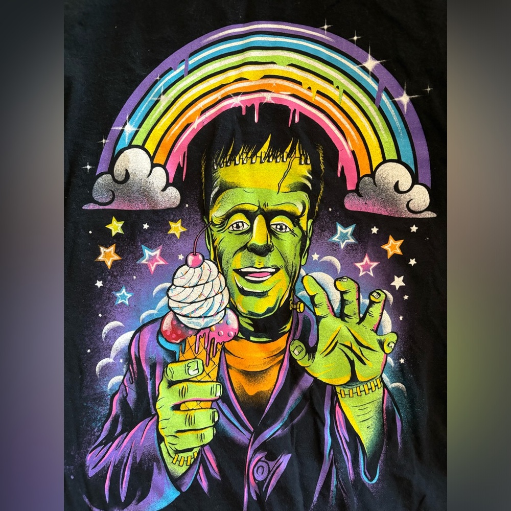 Threadless Lisa Frankenstein tee size m